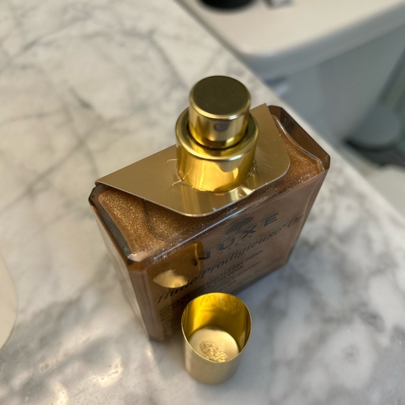 Shimmering Dry Oil Huile Prodigieuse® 100 ml
Made in France - Picture 6 of 6